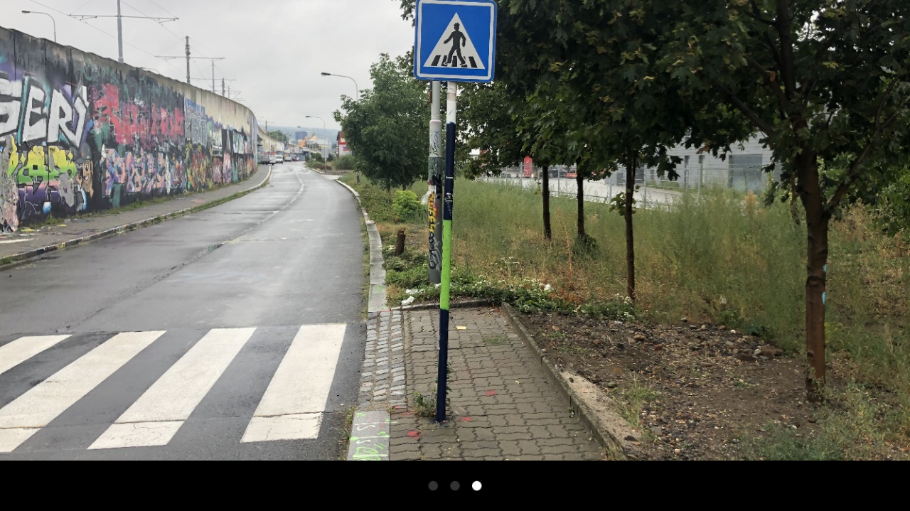 Slalom pro chodce na ulici Mezi Vodami