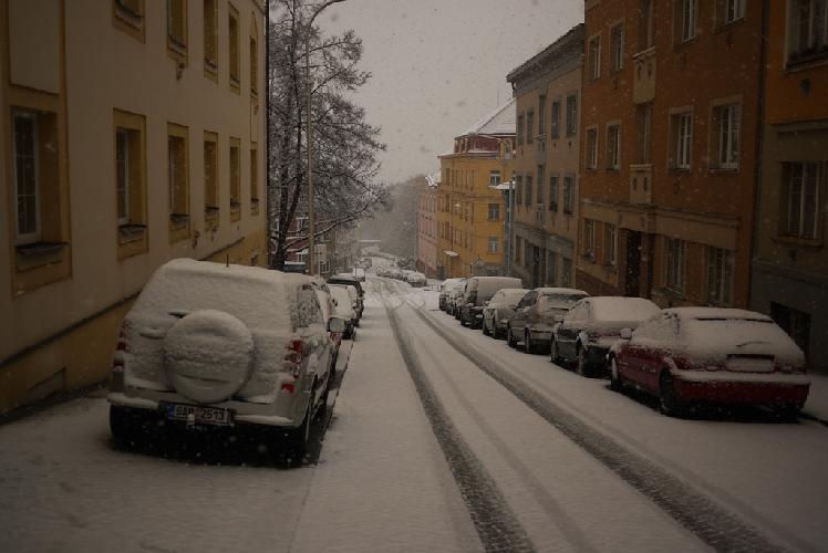 Úzká vozovka, chceme jednosměrku!