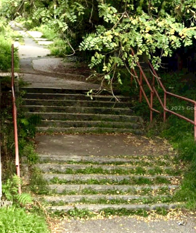 Nesjízdné schody mezi ulicemi Čimická a Libišská