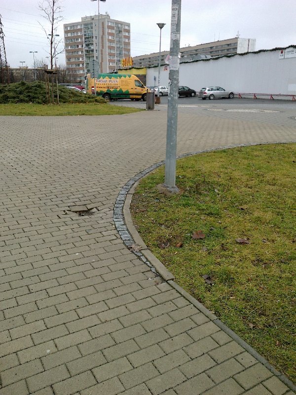 Rozbitý chodník