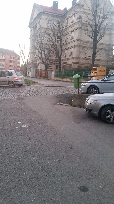 Nebezpečný přechod v ulici Novovysočanská/U nové školy