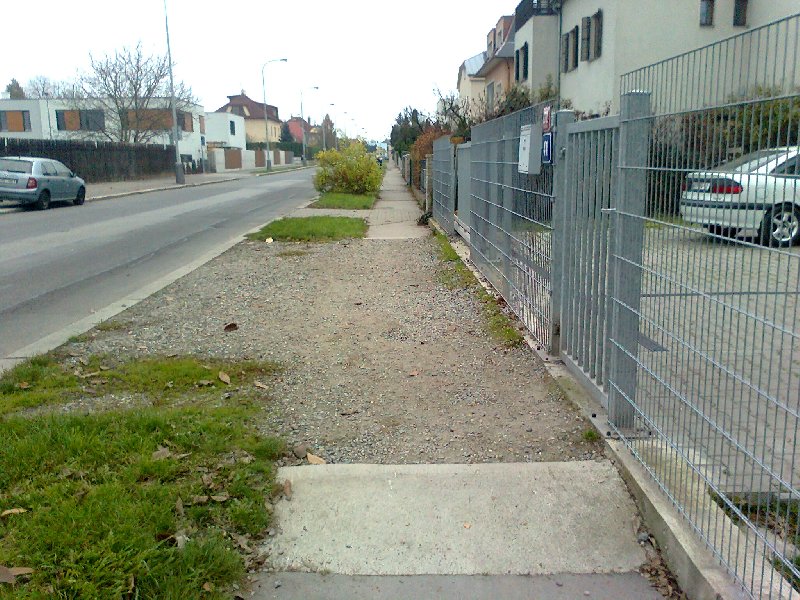 Dlouhodobě rozbitý chodník