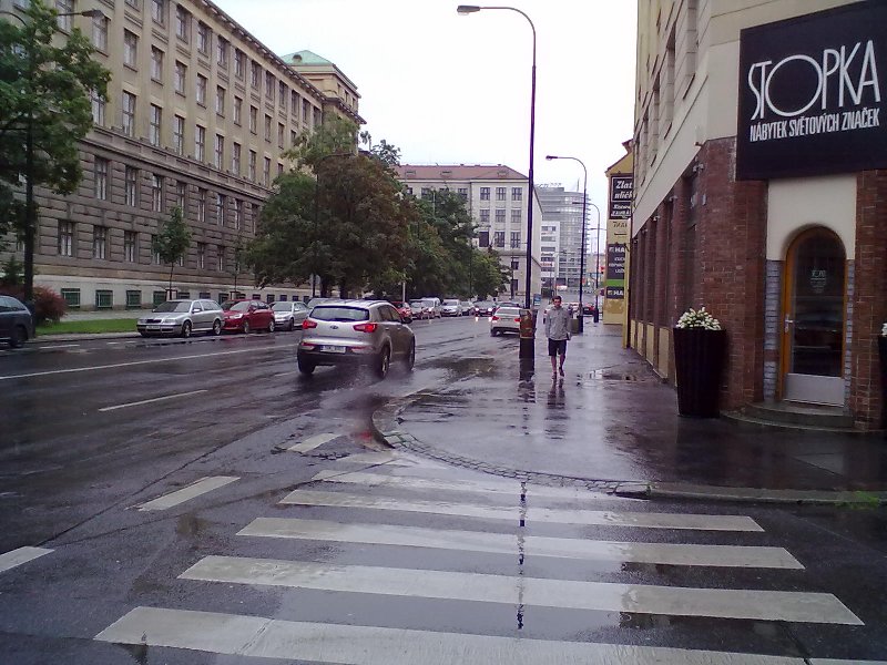 Ucpaný kanál, roh Klimentská-Mlynářská