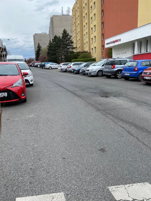 Nebezpečný přechod pro chodce, auta ho registrují na poslední chvíli