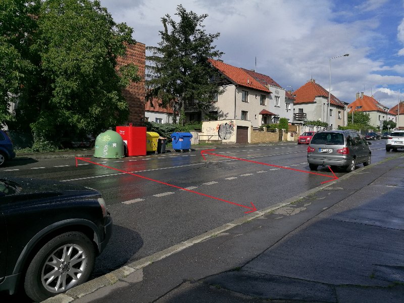 Chybějící přechod pro chodce v nepřehledné zatáčce