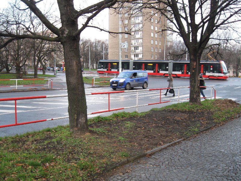 Nebezpečný přechod na křižovatce ulic Ankarská a Na Petřinách