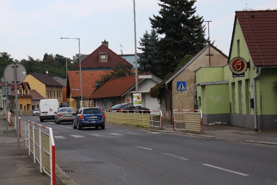Nepřehledný přechod, ulice U tvrze č. 30/13, Praha Malešice