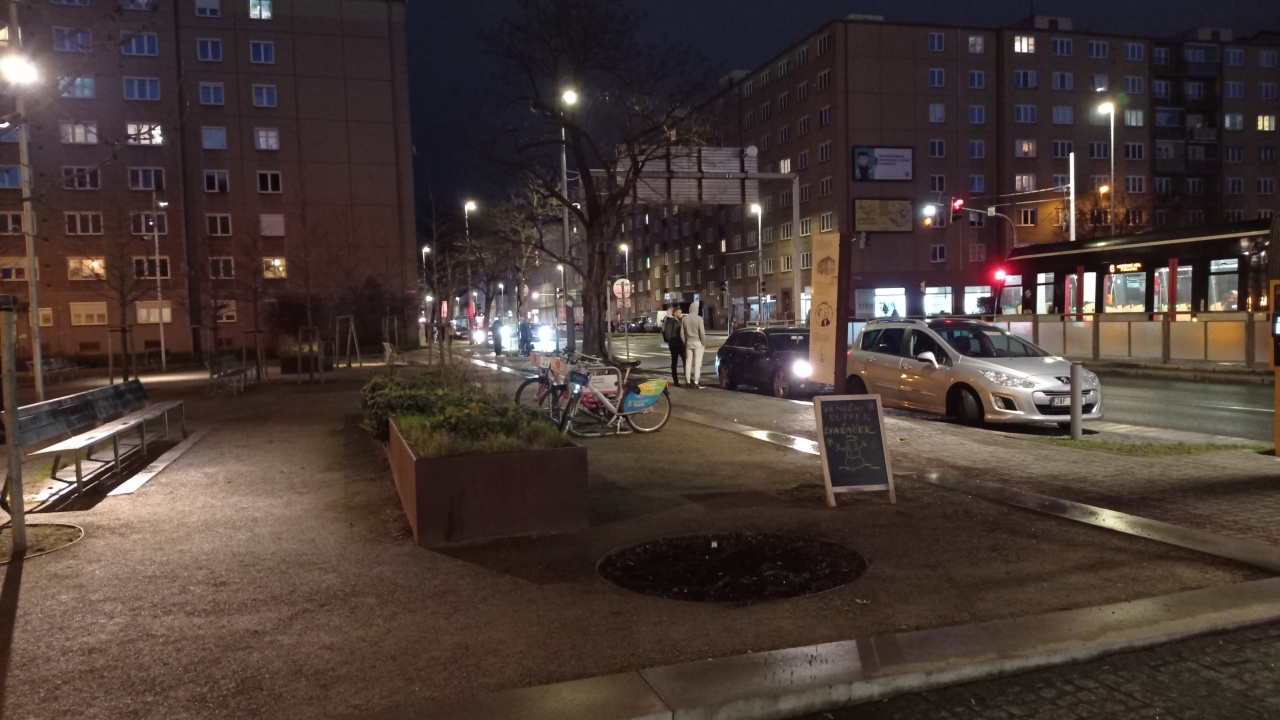 Chybějící strom na náměstí Na Balabence