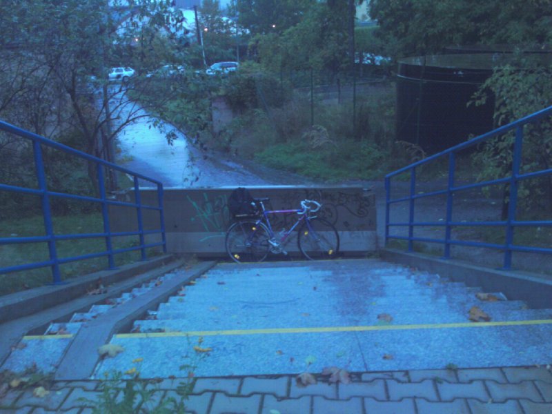 Zahrazená cesta pro pěší/cyklisty U Sluncové - Pod Plynojemem