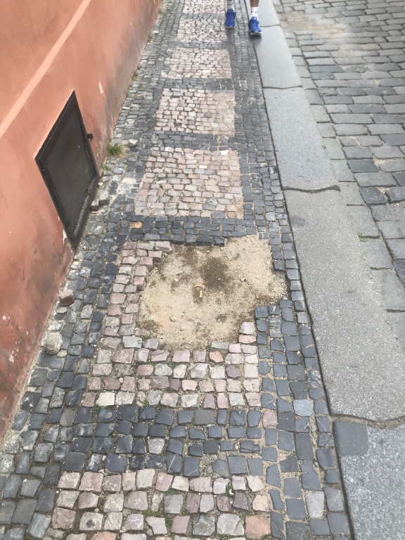 Oprava chodníku  v Lužické – výtluk