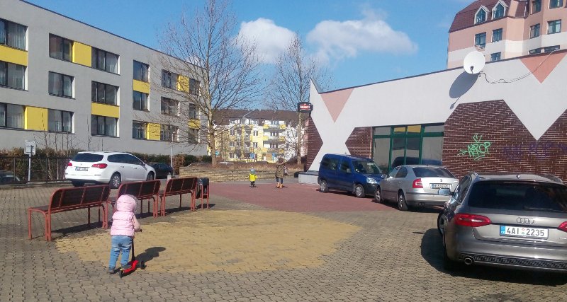 Parkoviště, nebo ne? Urešova ul.