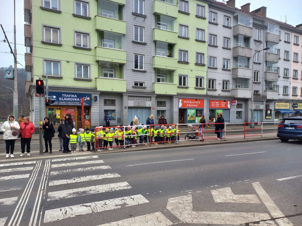 Nebezpečný přechod na Plzeňské ulici v Praze 5