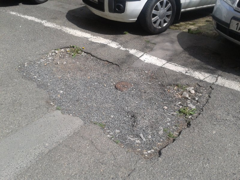 Propadající se chodník v Baranově ulici