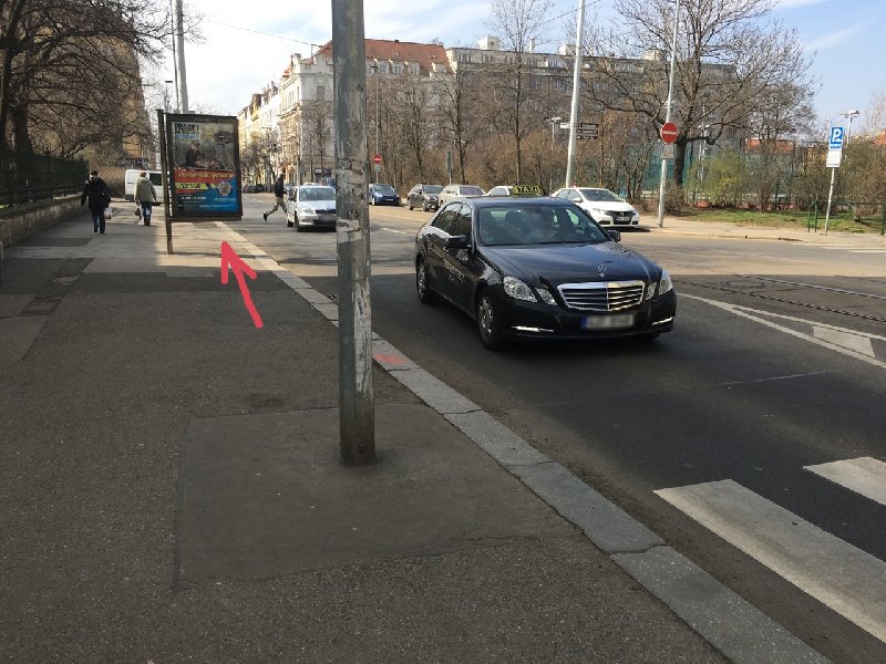 Nebezpečně umístěný poutač