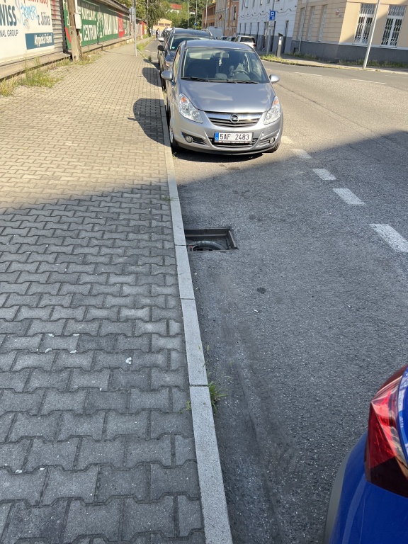 Chybějící poklop kanálu