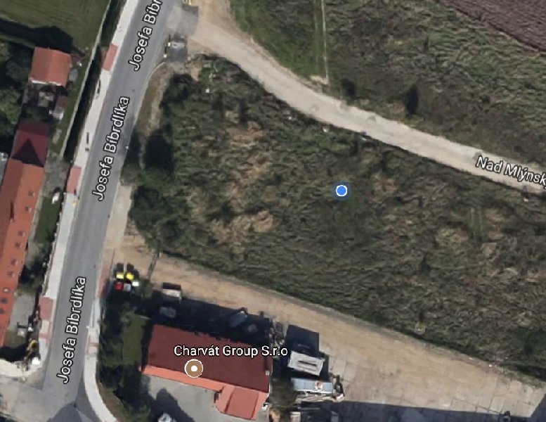Chybějící chodník  z ulice nad Mlýnským rybníkem k ulici J.Bibrdlíka