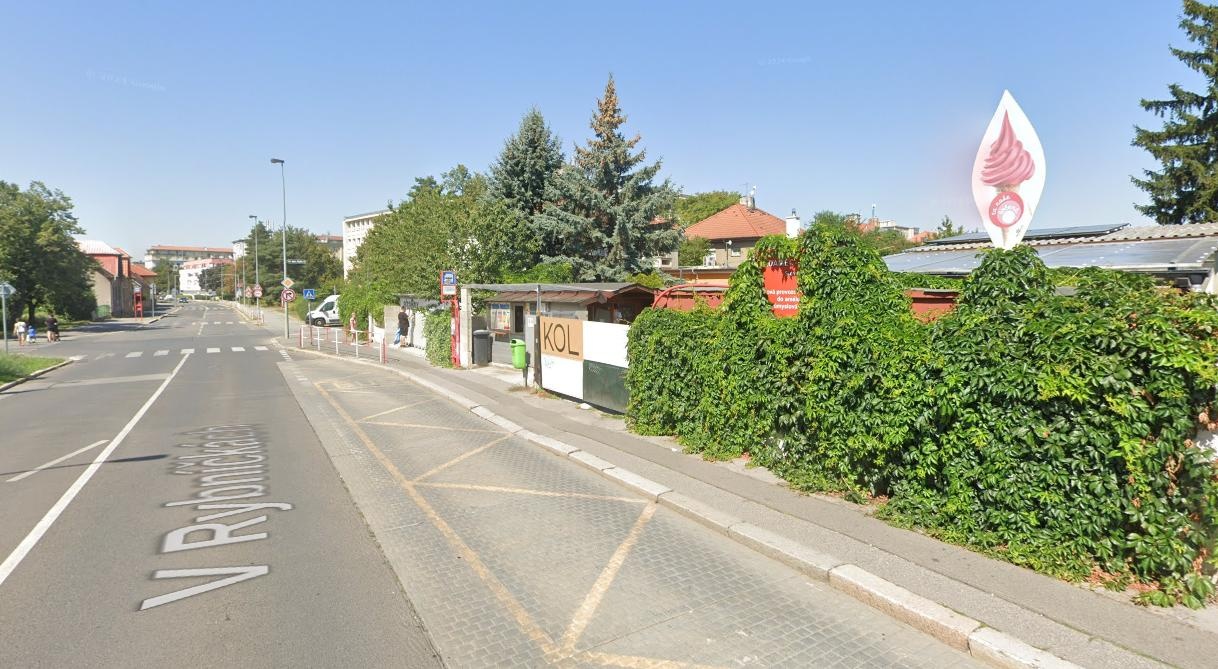 Podnět k rozšíření autobusové zastávky V Rybníčkách