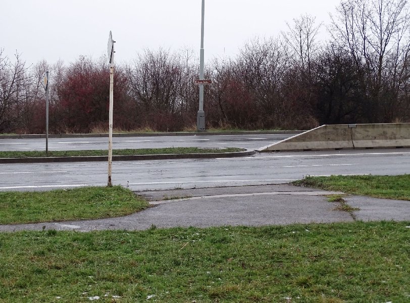 Nebezpečné přecházení na pěšinu k Řepoře
