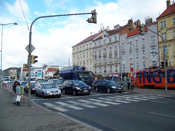 Přechod nádraží Libeň – tramvajová zastávka