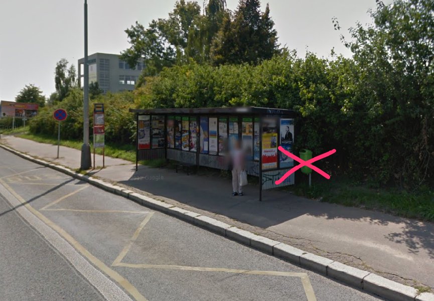 Chybějící odpadkový koš u autobusové zastávky Kablo