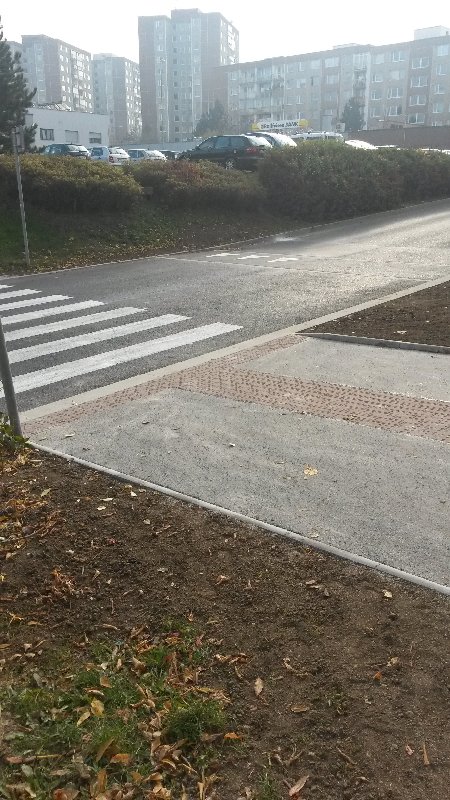 Nová úprava přechodu Tréglova, Barrandov - nenutí auta zpomalit