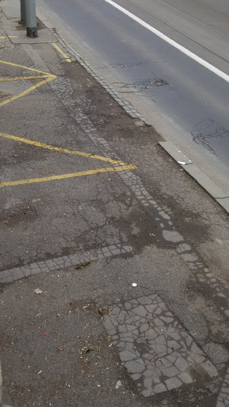Chodník v havarijním stavu na Zenklově ulici