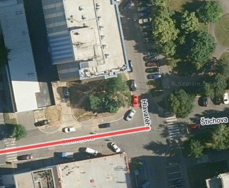 Steinerova Praha 11 Není bezbariérový chodník