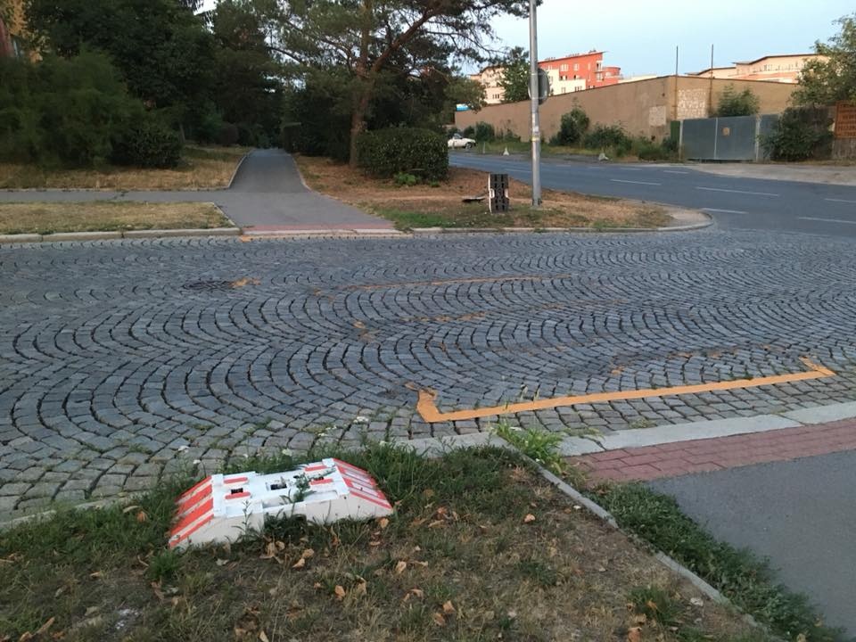 Poničené označení dočasného přechodu
