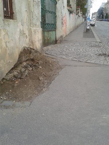 Chodník v Jičínské - alternativní rabátko?