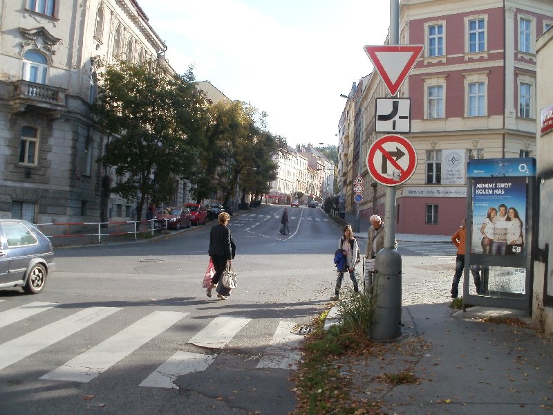 Přechody přes ulici U Santošky