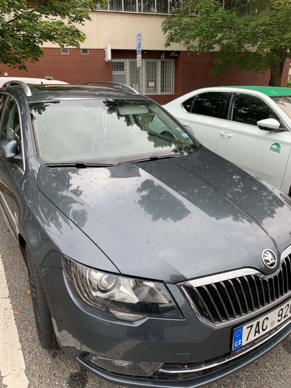 Parkovani pred poliklinikou Barrandov