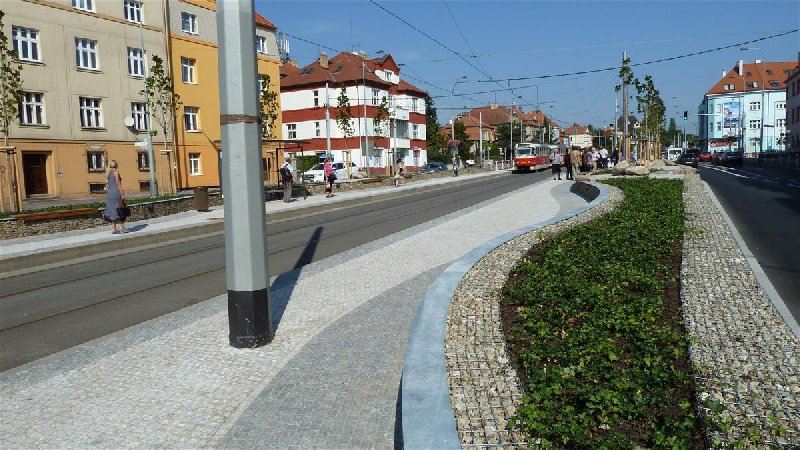 Špatné načasování přechodů k tramvajové zastávce Průběžná