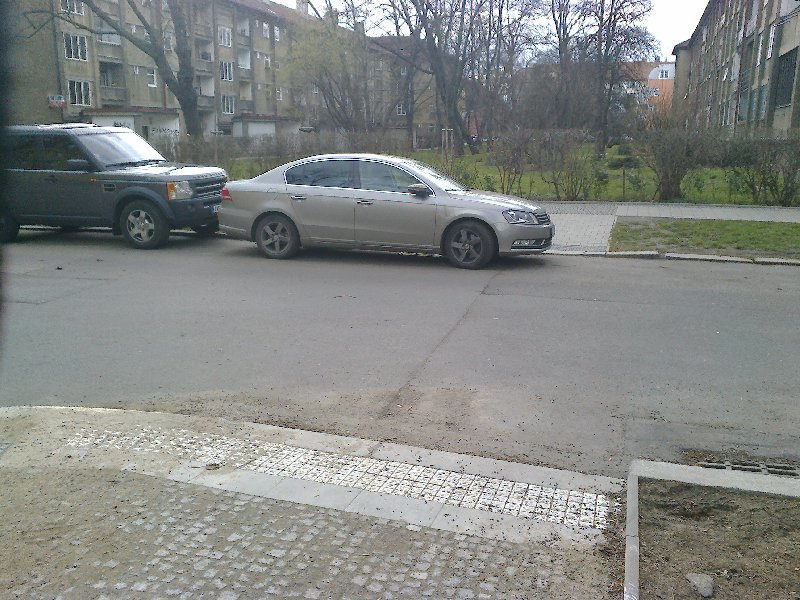 Chybějící přechody v ulici Dětská.