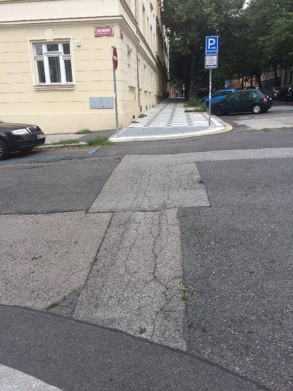Chybějící přechody na cestě do školy