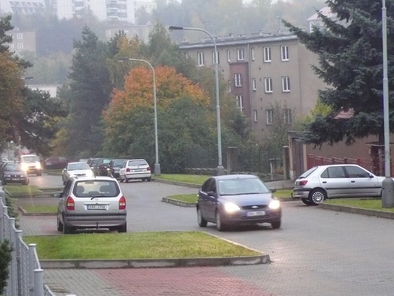 Nebezpečí pro chodce v zóně smíšeného provozu v ul. Na Vrstvách