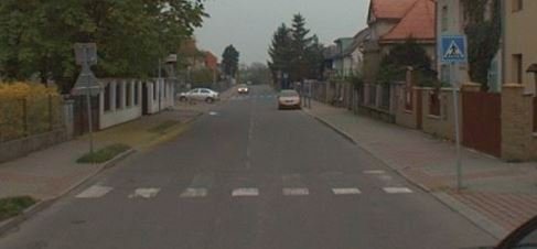 Chybí vodorovné značení (zebra) přechodu pro chodce