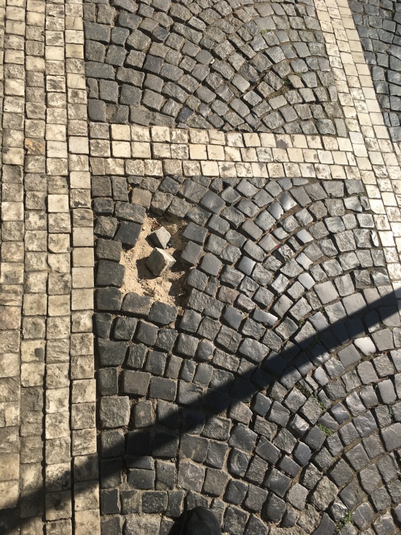 Rozbitý chodník, Jindřišská 23