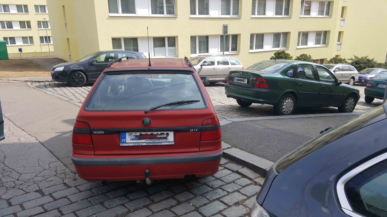 Chybějící přechod pro chodce Na Petynce x Na Zástřelu