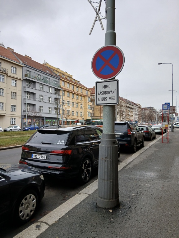 Nepřístupná zastávka autobusu Lotyšská