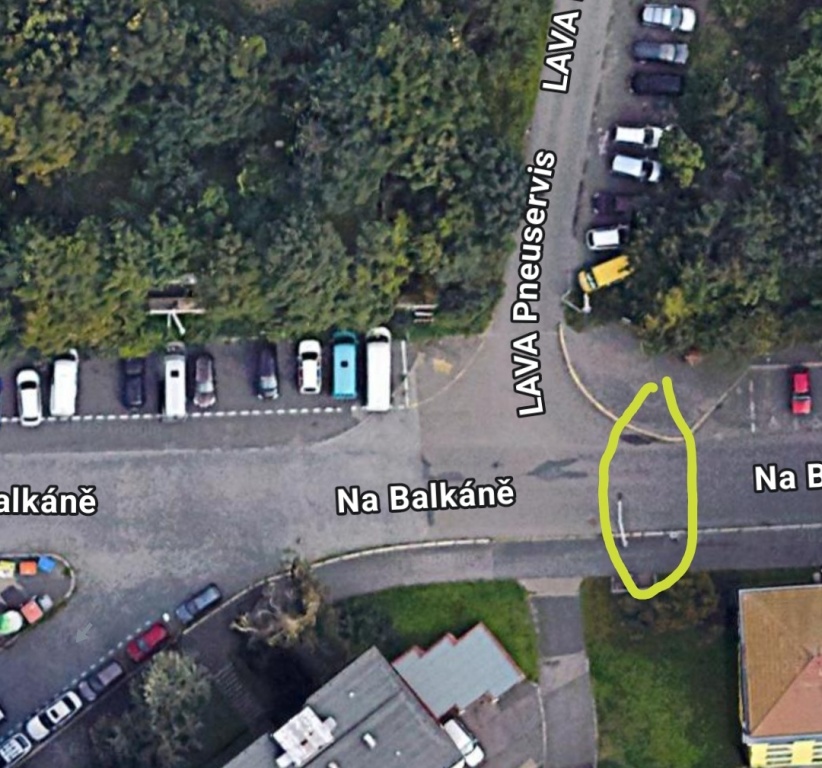 Chybějící přechod ke sportovnímu areálu TJ Spoje