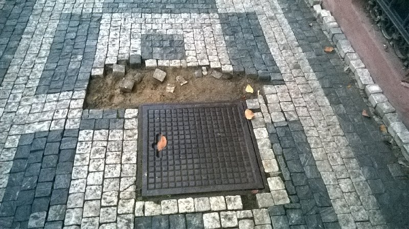 Chodník Ostrovského u školy
