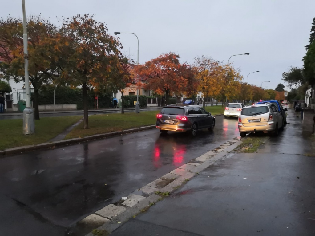 Chybějící přechod u zastávky Starý Spořilov