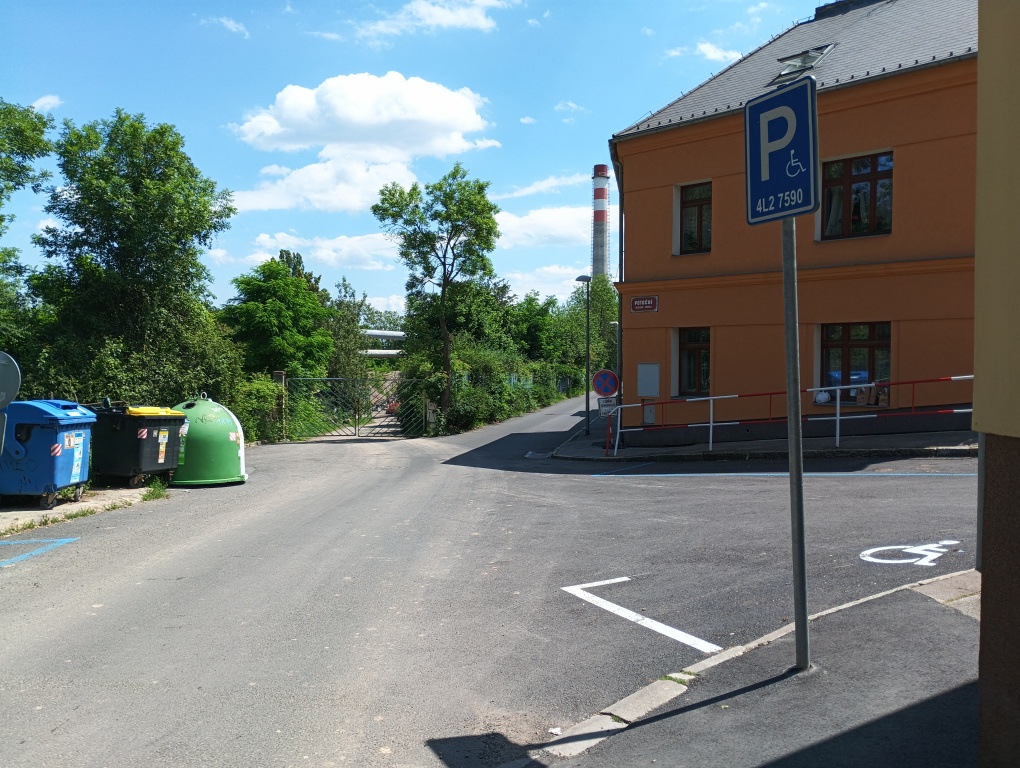 Umístění parkování invalidi v křižovatce 