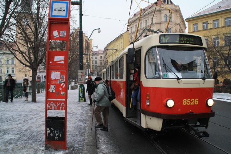 Bariérová zastávka tramvaje Karlovy lázně