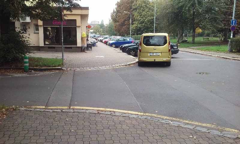 Chybějící přechod v ulici Turnovského