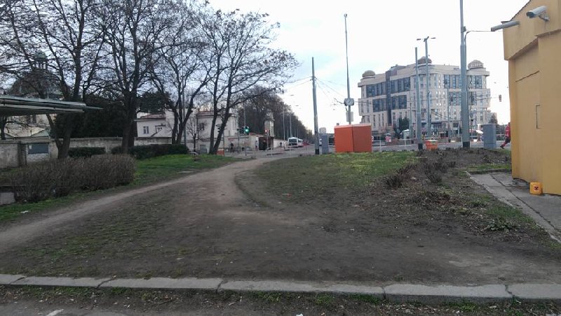 Trávník netrávník v ulici VINOHRADSKÁ 