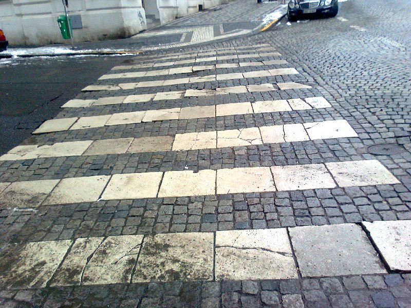 Rozbitá zebra – U Rajské zahrady x Vlkova