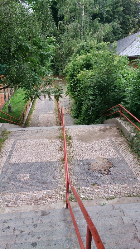 Naprosto poničené velké Albertovské schody