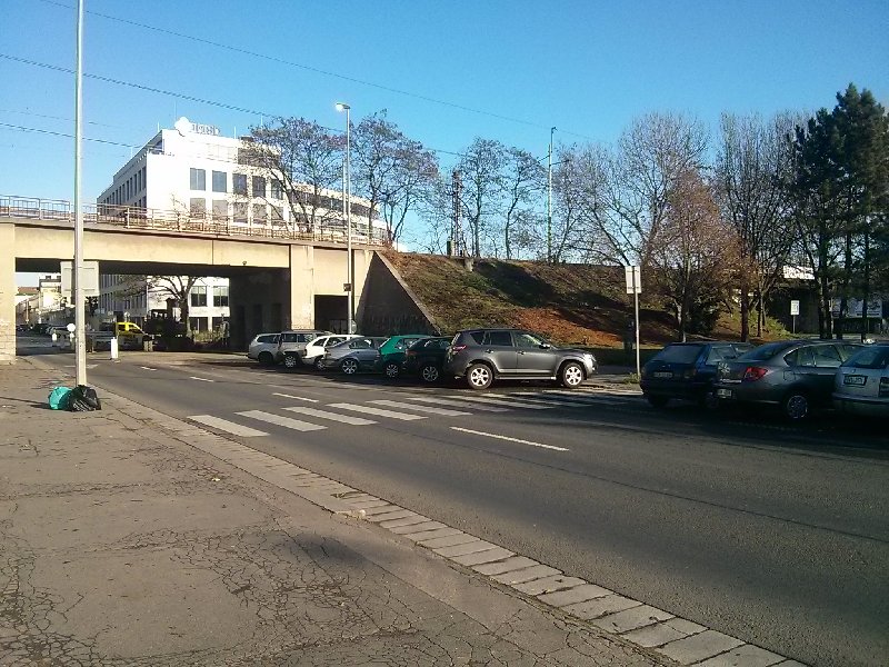 Nebezpečné přechody na Svornosti a Hořejším nábřeží