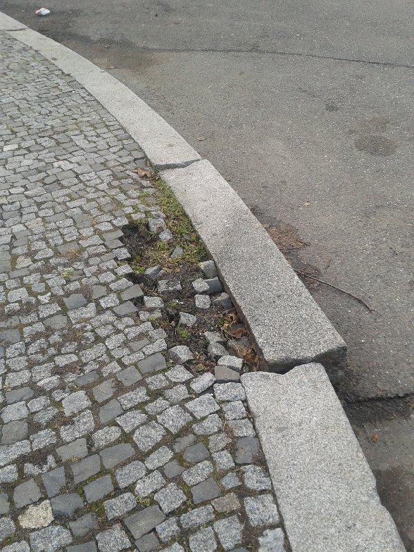 Obrubník v Krupské